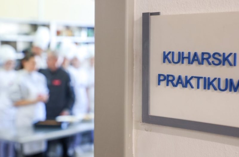 Vrgorac - grad-vrgorac.net - Akcijom „Donirajmo za škole i jela koja se vole“ Podravka pomaže opremanje školskih praktikuma